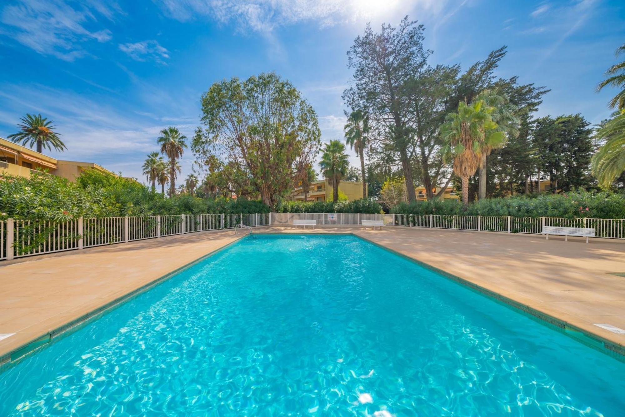אנטיב Les 15 Pins & La Mer -Your Green Getaway Near Sea & Beach מראה חיצוני תמונה