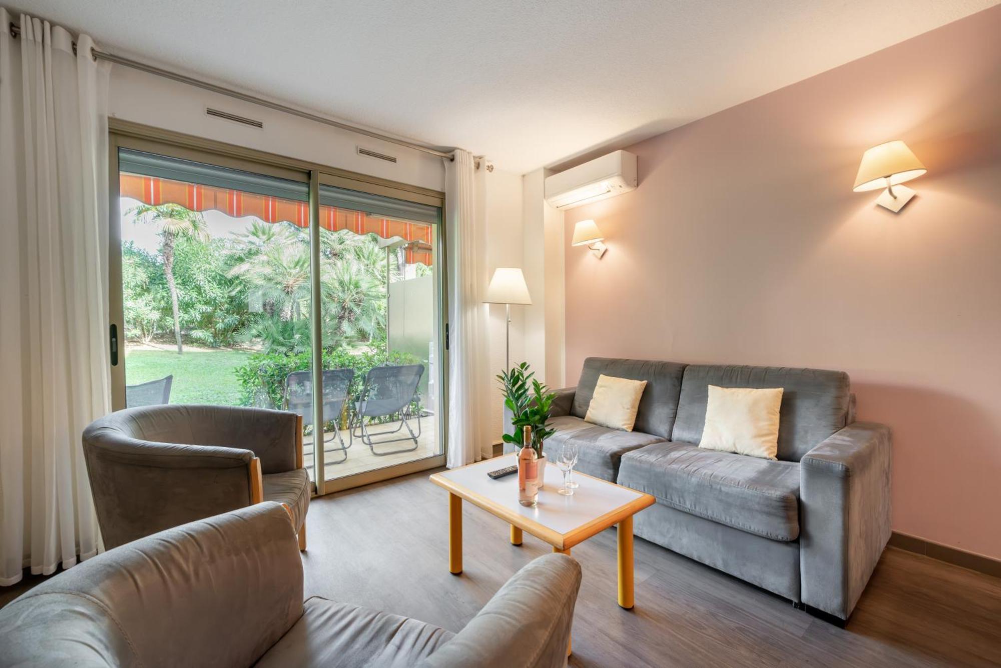 אנטיב Les 15 Pins & La Mer -Your Green Getaway Near Sea & Beach מראה חיצוני תמונה