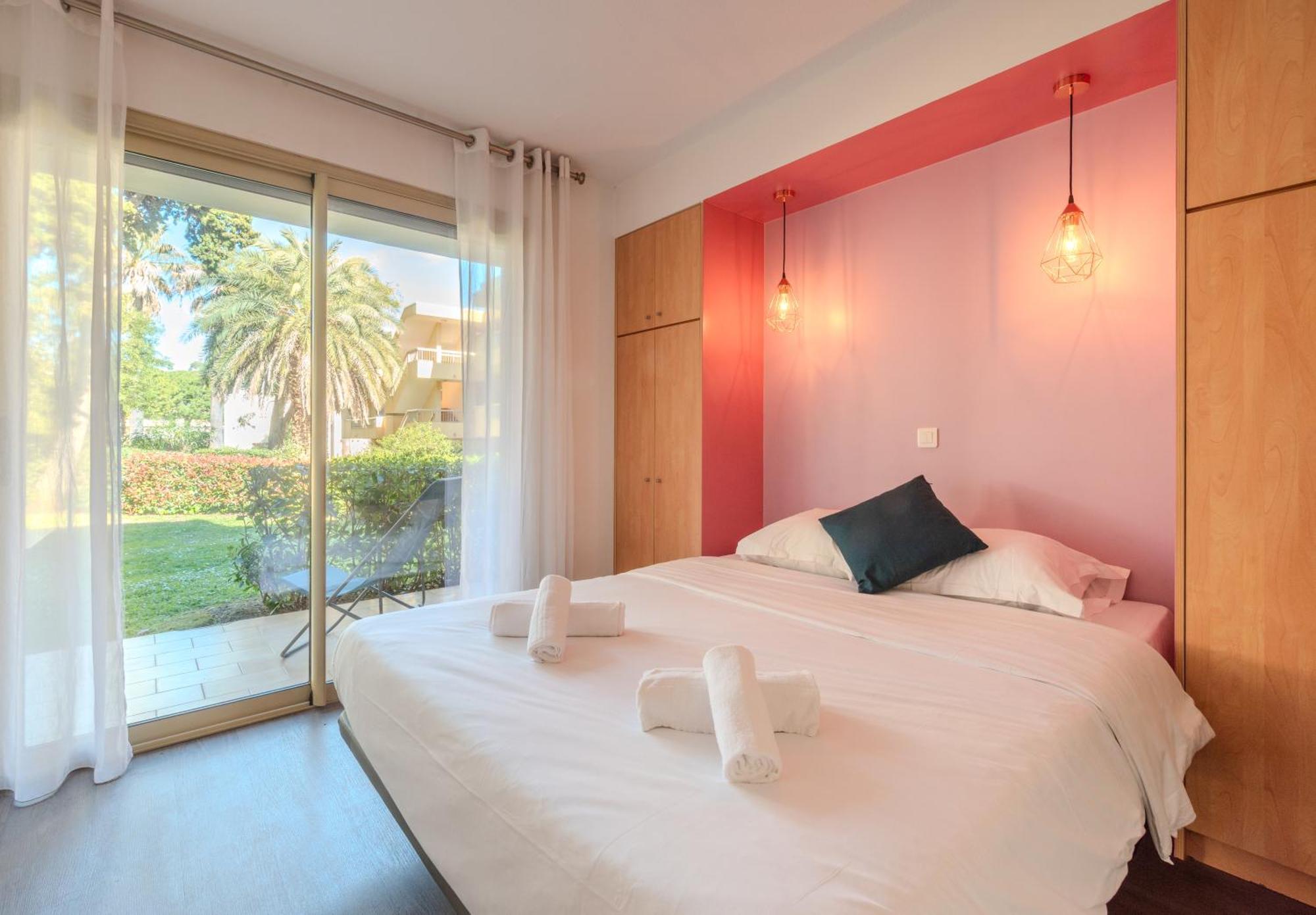 אנטיב Les 15 Pins & La Mer -Your Green Getaway Near Sea & Beach מראה חיצוני תמונה