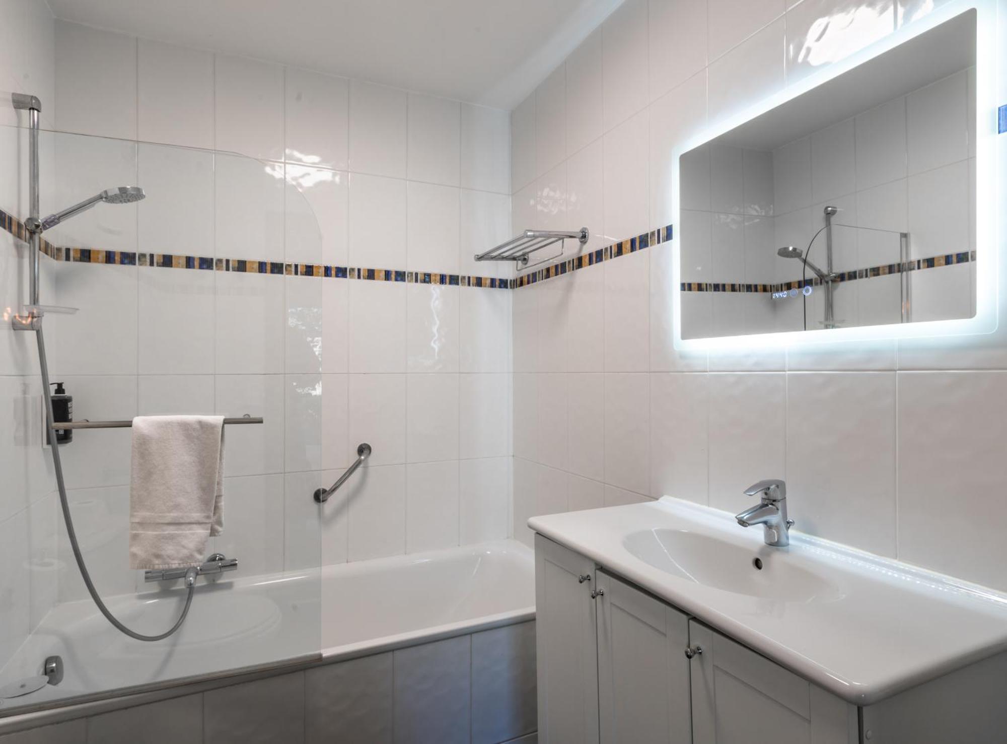 אנטיב Les 15 Pins & La Mer -Your Green Getaway Near Sea & Beach מראה חיצוני תמונה
