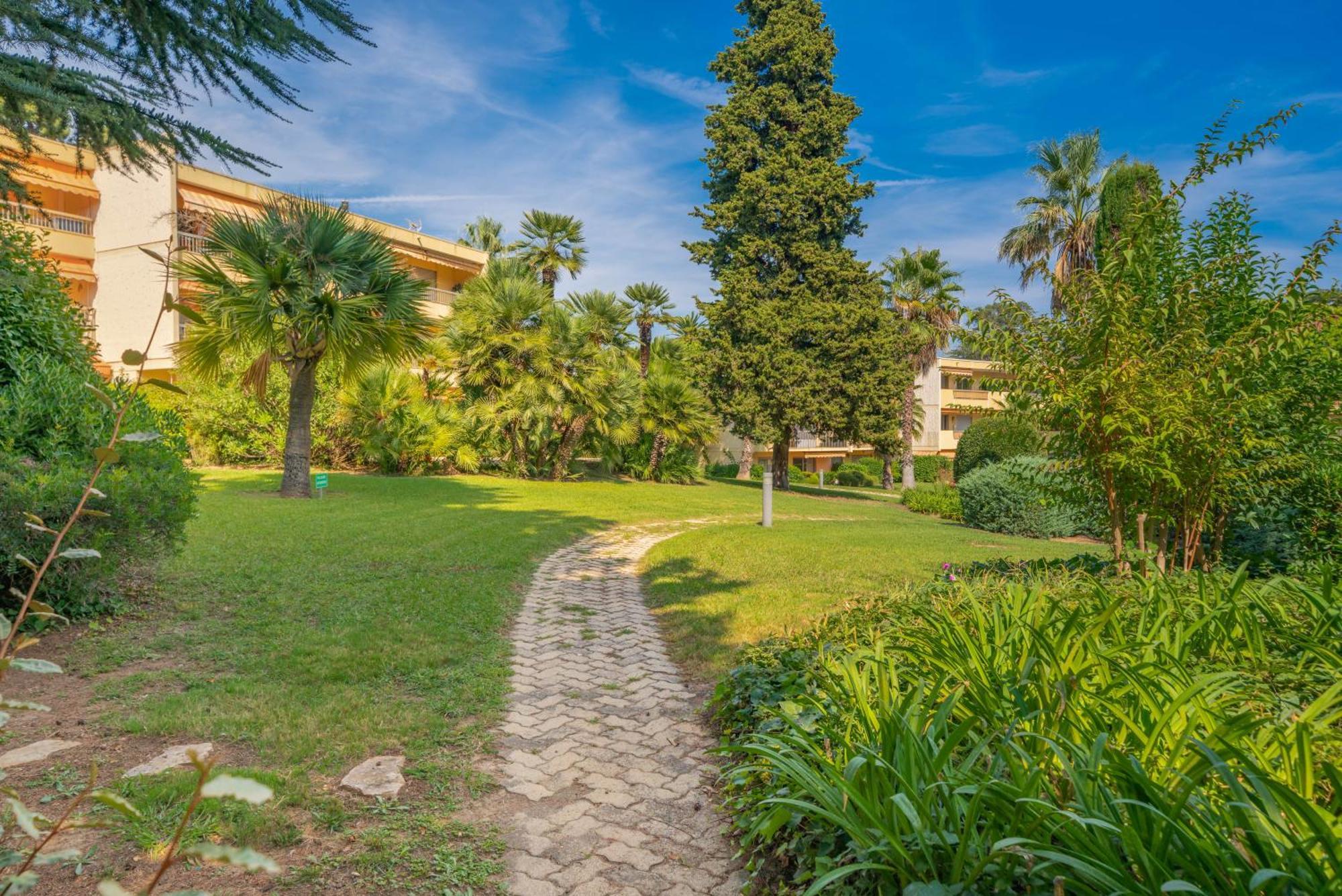 אנטיב Les 15 Pins & La Mer -Your Green Getaway Near Sea & Beach מראה חיצוני תמונה