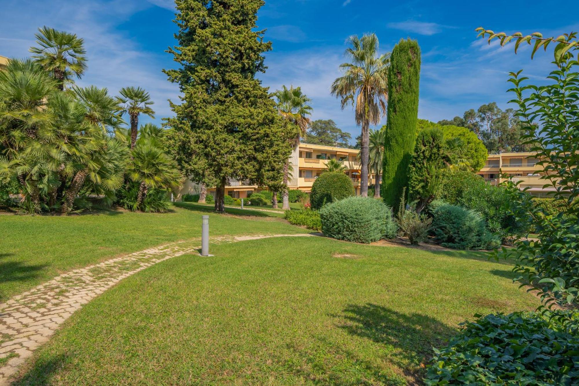 אנטיב Les 15 Pins & La Mer -Your Green Getaway Near Sea & Beach מראה חיצוני תמונה