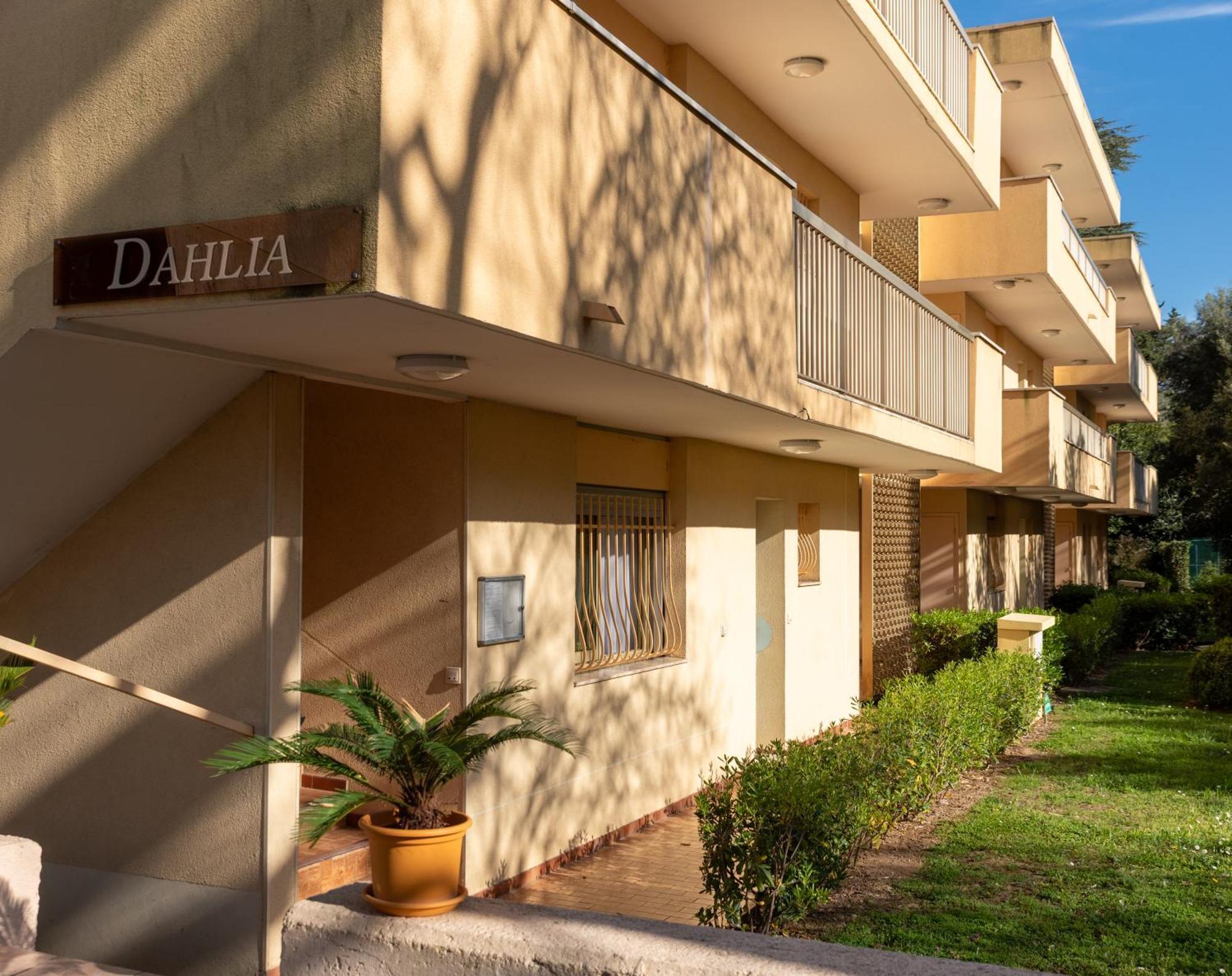 אנטיב Les 15 Pins & La Mer -Your Green Getaway Near Sea & Beach מראה חיצוני תמונה